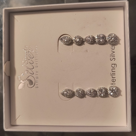 𝅺SIMPLY Silver Simply Brilliant Sterling Silver Cubic Zirconia Drop Earrings - Picture 1 of 4
